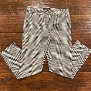 brand Amanda + Chelsea
color white von black design small squares